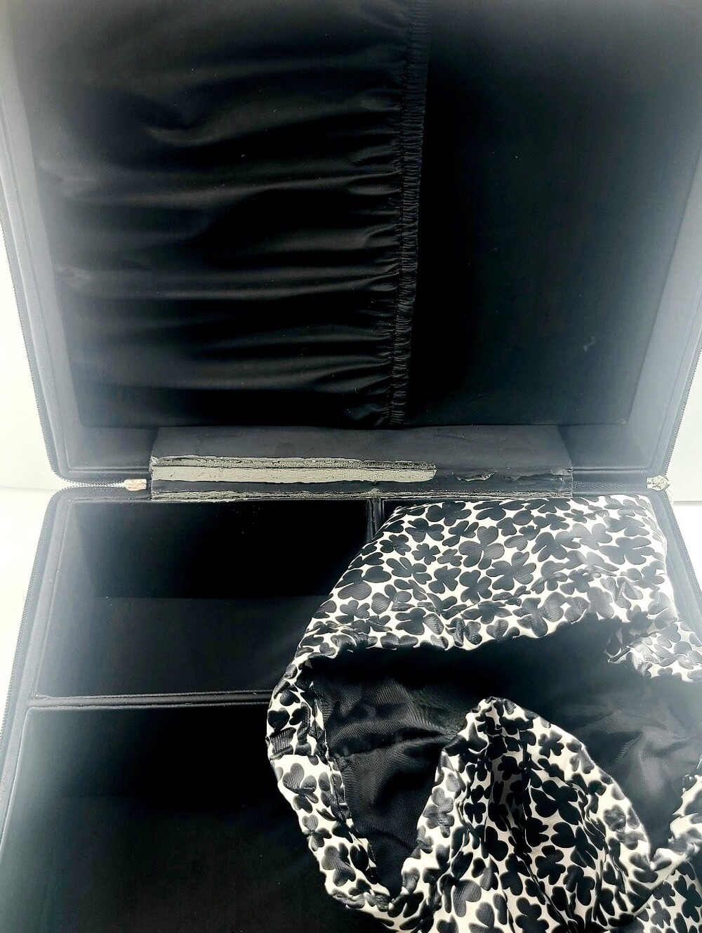 Louis Vuitton Leather Clutch Bag - Picture 6 of 7